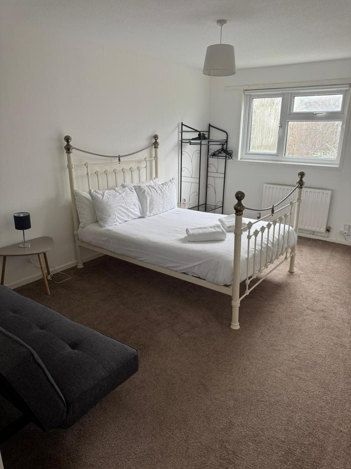 Large 2 Bedroom House Wombridge Esterno foto