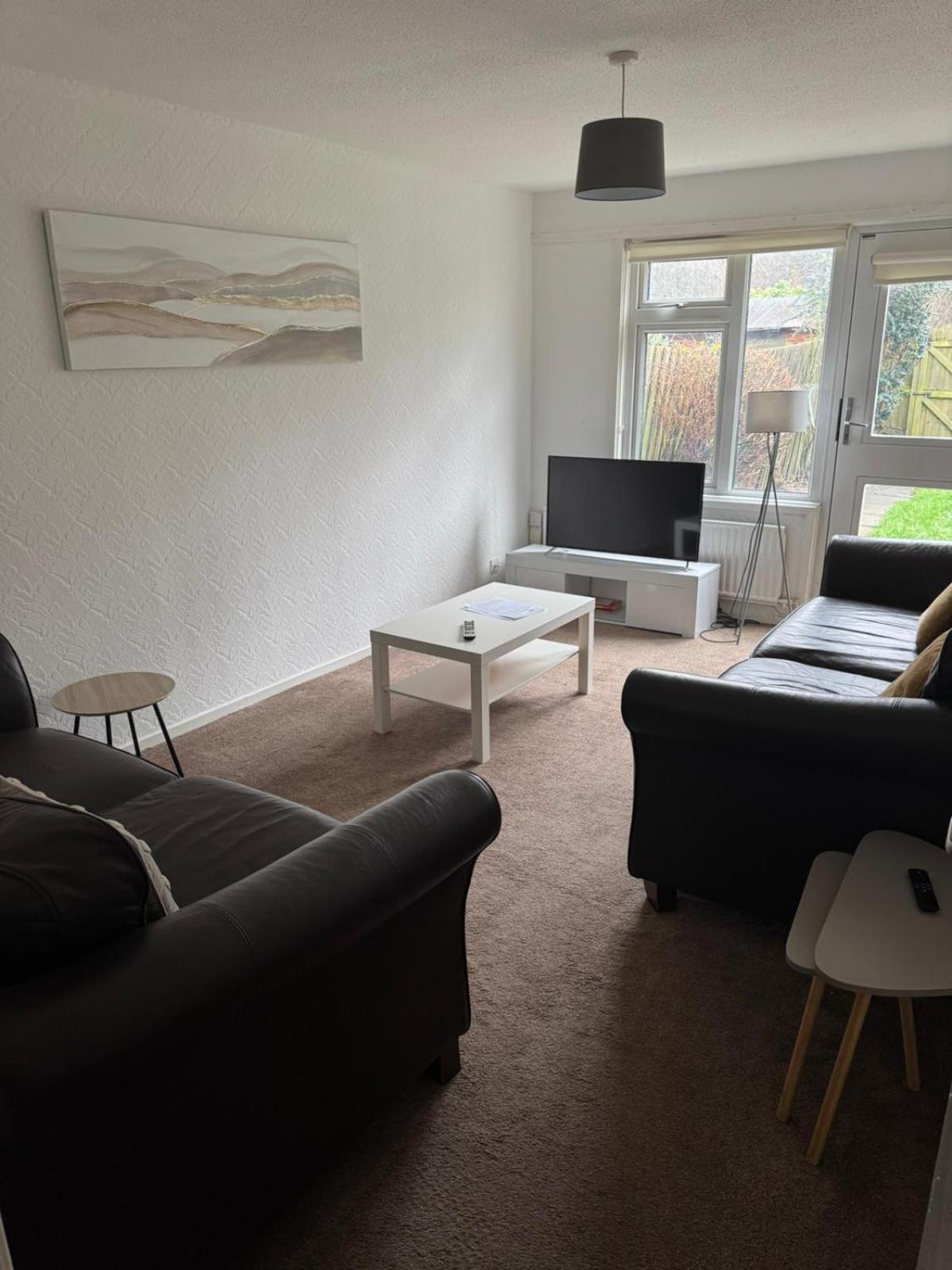 Large 2 Bedroom House Wombridge Esterno foto