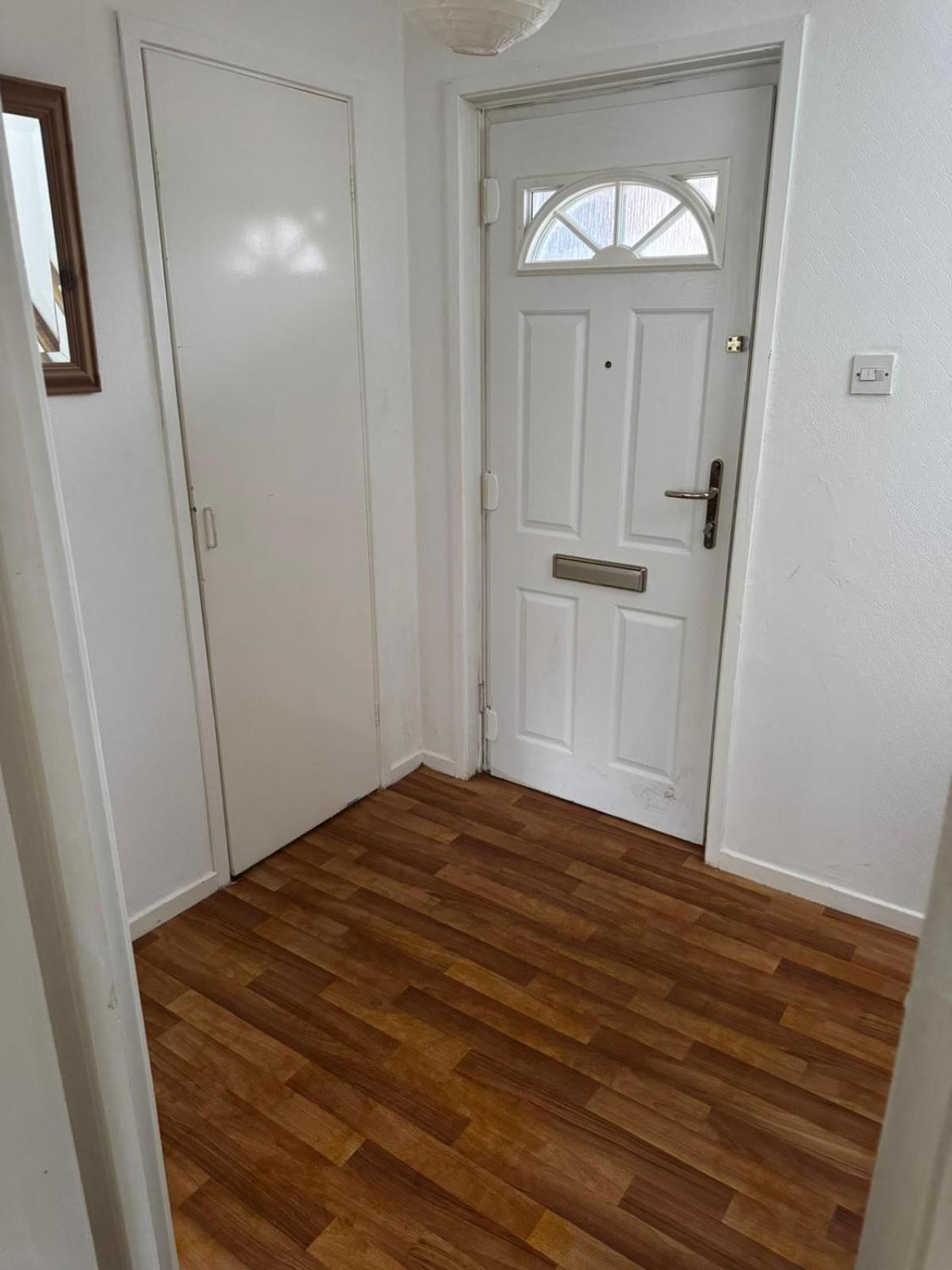 Large 2 Bedroom House Wombridge Esterno foto